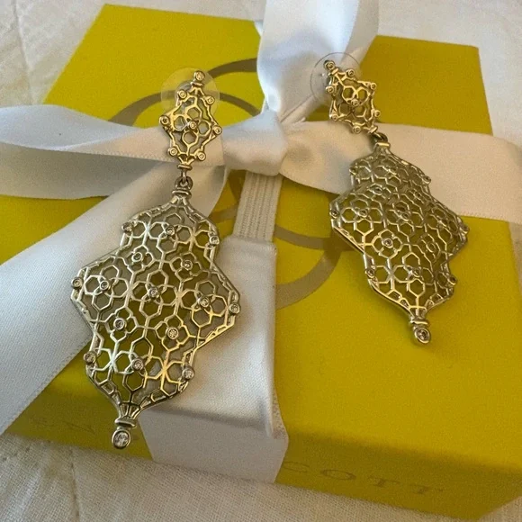 Kendra Scott Gold Renee Earrings - Picture 4 of 16